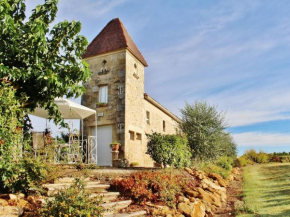 Renovated dovecot with pool in the vineyards near Bordeaux